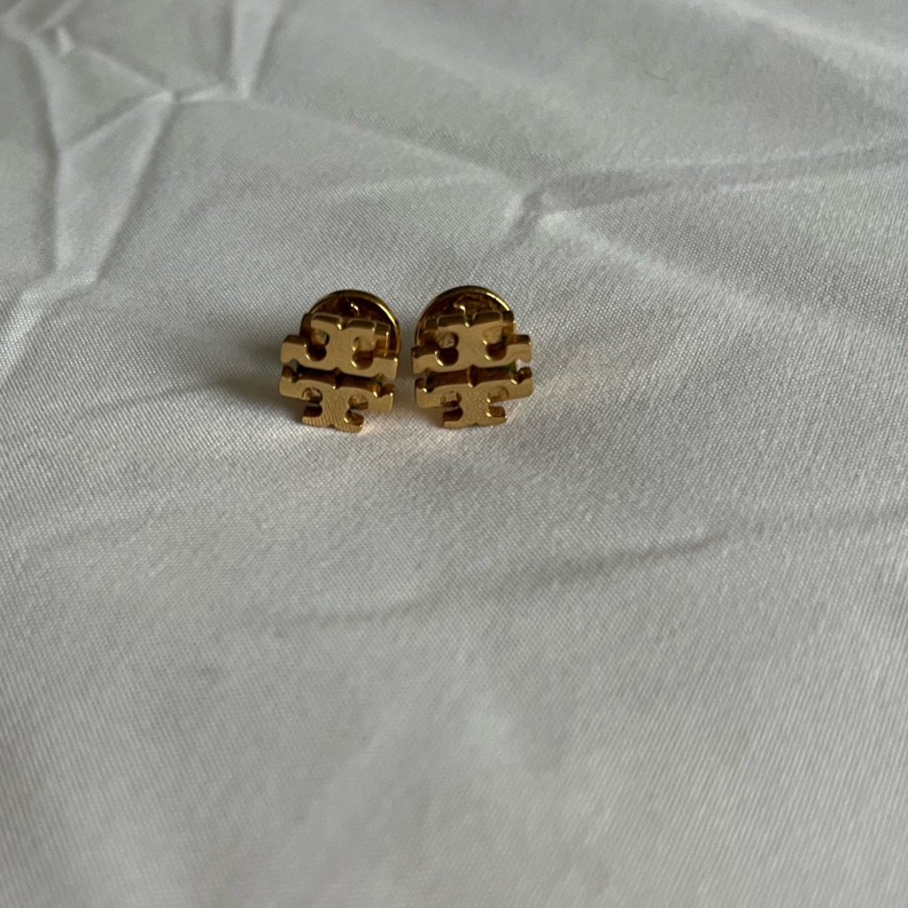Tory Burch Gold Small T Logo Stud Earrings 75$